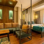 Cube Aparthotel