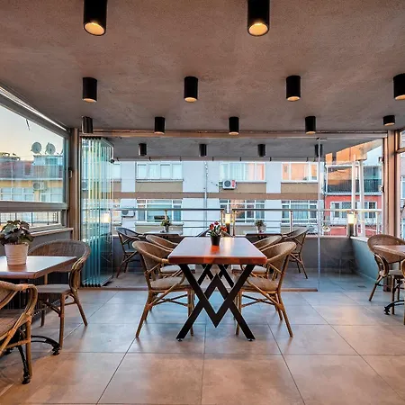 Cube Aparthotel