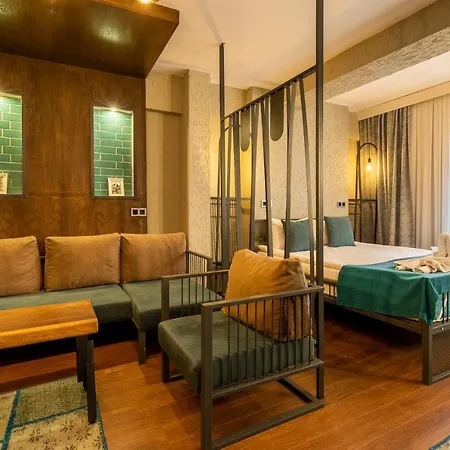 Cube Aparthotel