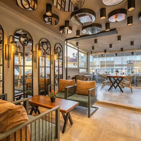 Cube Aparthotel 4*