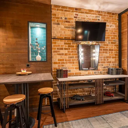 Cube Aparthotel