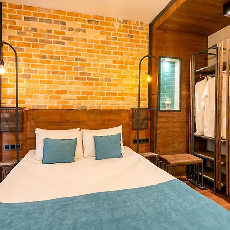 Cube Aparthotel