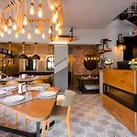 Aparthotel Cube