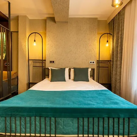 Cube Aparthotel 4*